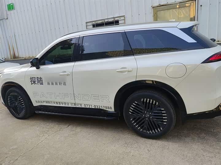 Фото 5 - Nissan Pathfinder