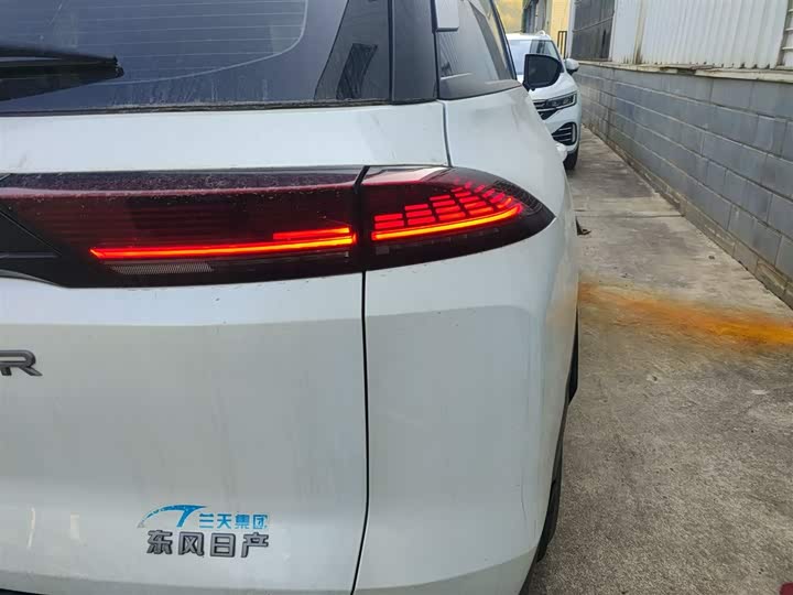 Фото 8 - Nissan Pathfinder