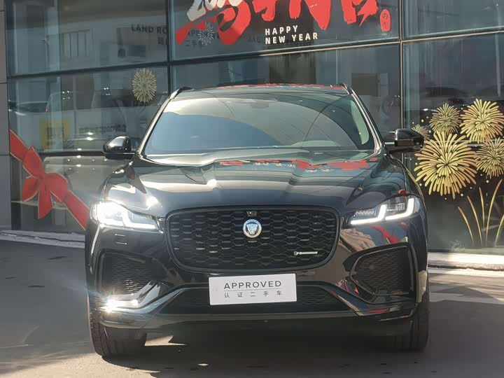 Фото 2 - Jaguar F-Pace