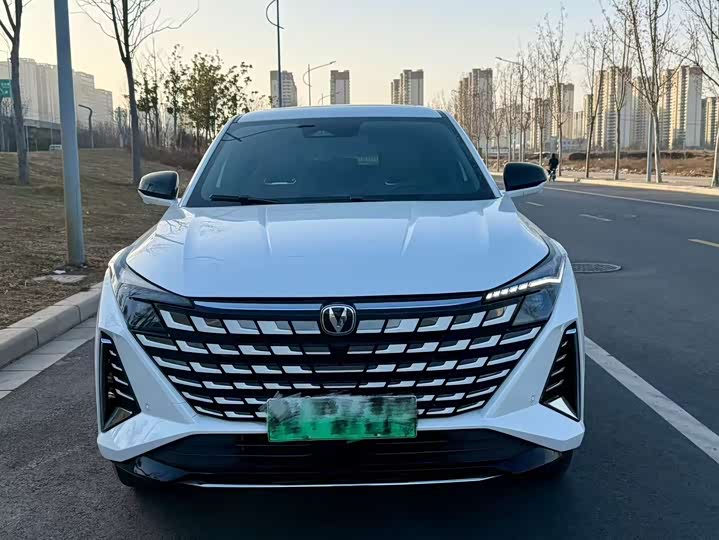 Фото 2 - Changan UNI-Z Hybrid