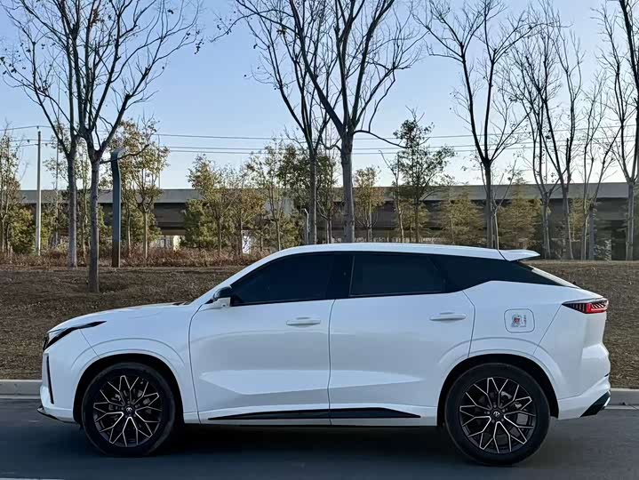 Фото 3 - Changan UNI-Z Hybrid