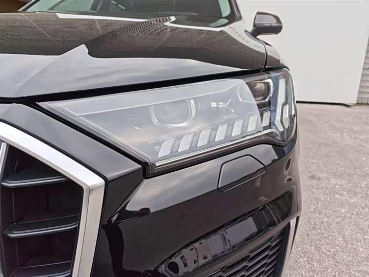 Фото 8 - Audi Q7