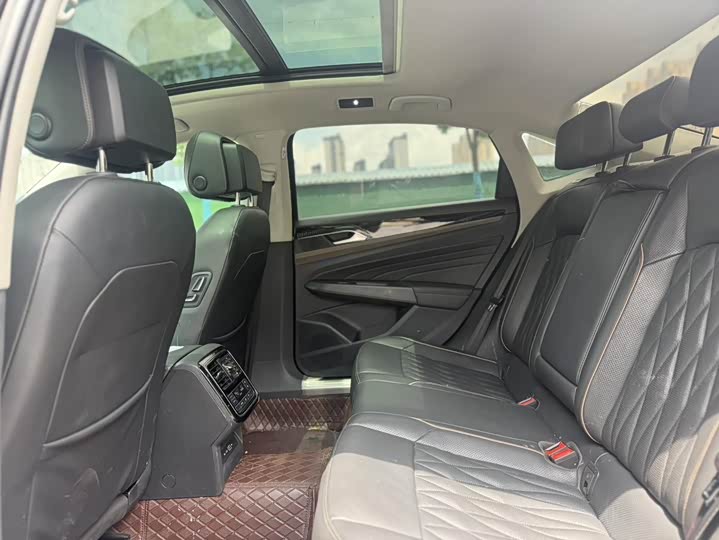 Фото 5 - Volkswagen Passat