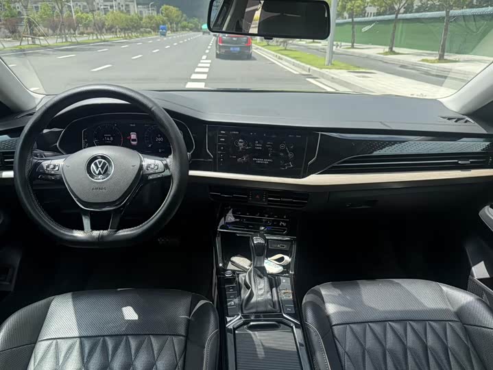 Фото 7 - Volkswagen Passat