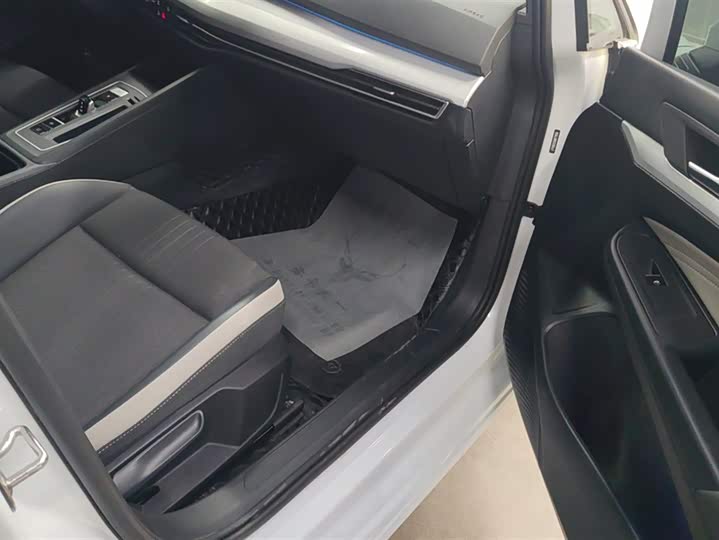 Фото 8 - Volkswagen Golf