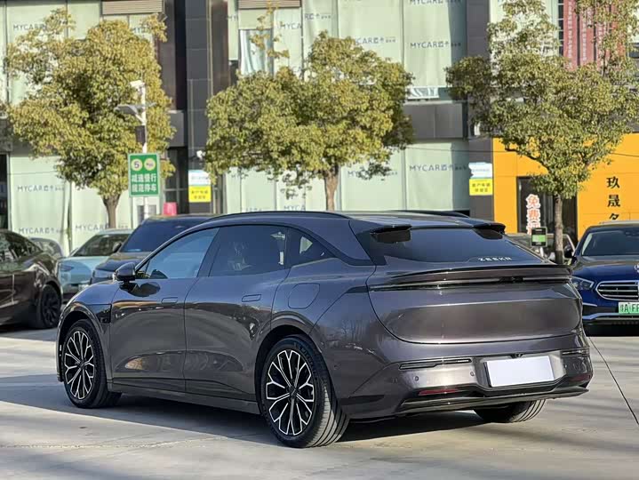 Фото 9 - Zeekr 007 GT