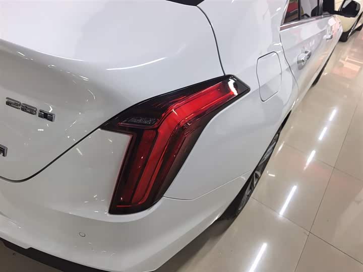 Фото 8 - Cadillac CT4