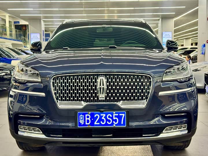 Фото 2 - Lincoln Aviator