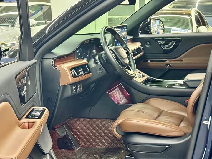 Фото 4 - Lincoln Aviator