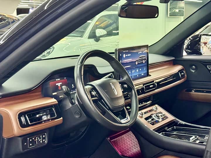 Фото 5 - Lincoln Aviator