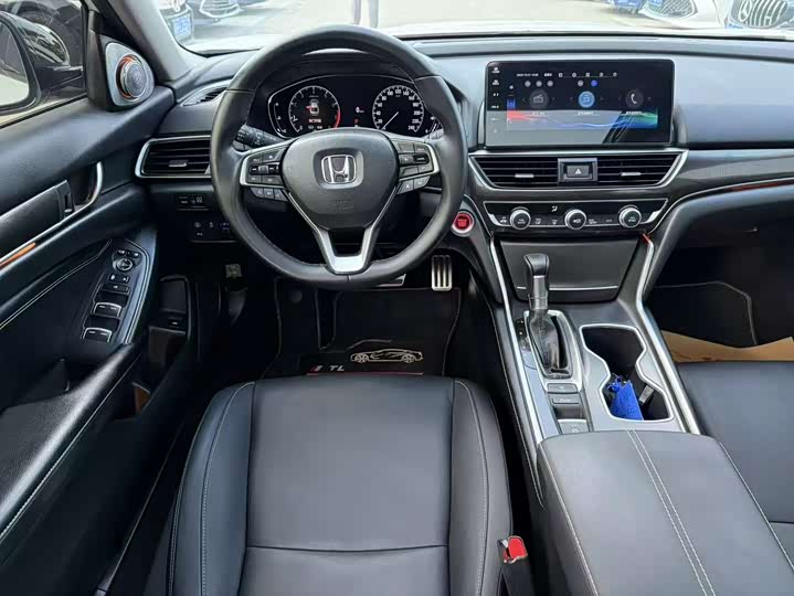 Фото 3 - Honda Accord