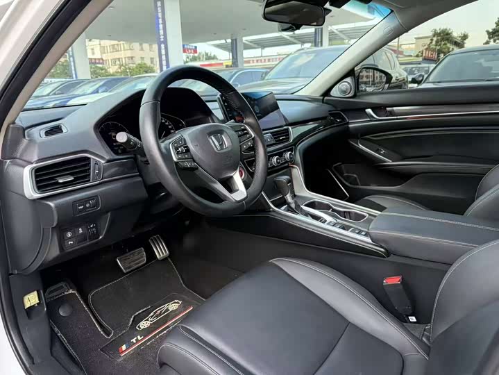 Фото 4 - Honda Accord