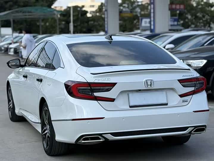 Фото 7 - Honda Accord