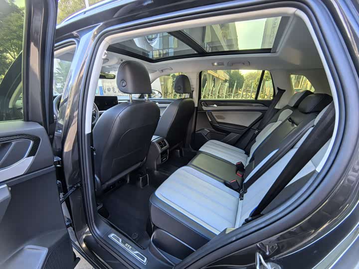 Photo 8 - Volkswagen Tayron GTE Hybrid