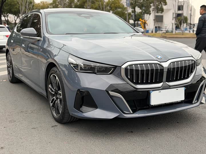 Фото 3 - BMW 5 Series