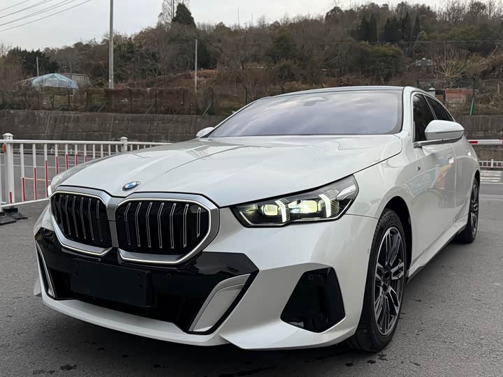 Фото 1 - BMW 5 Series