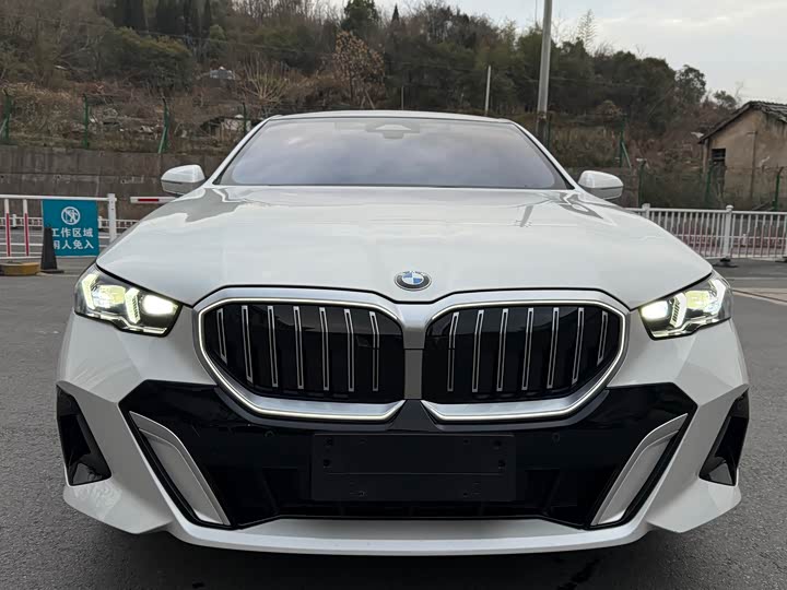 Фото 2 - BMW 5 Series