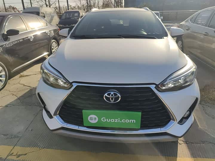 Фото 3 - Toyota Yaris L Hatchback