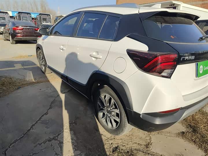 Фото 5 - Toyota Yaris L Hatchback