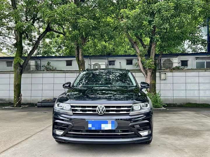 Фото 2 - Volkswagen Tiguan L Pro