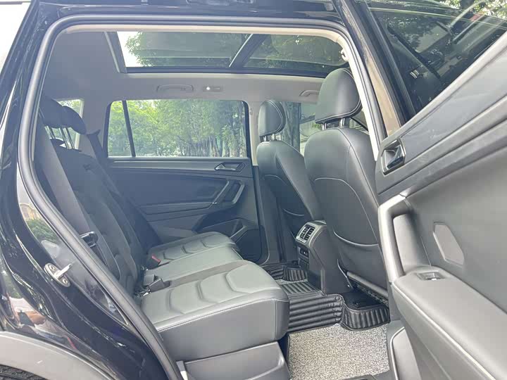 Фото 8 - Volkswagen Tiguan L Pro