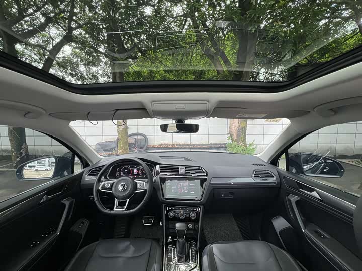 Фото 9 - Volkswagen Tiguan L Pro