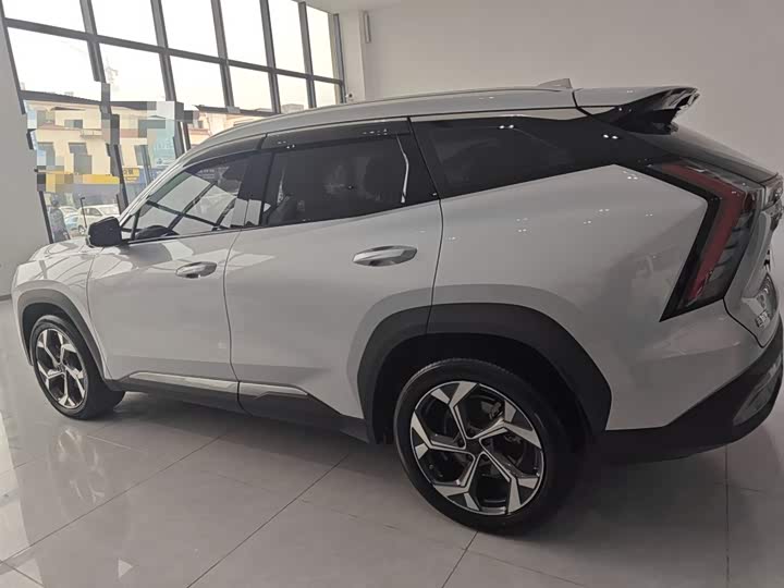 Фото 5 - Geely Atlas L