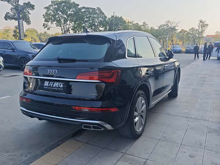 Фото 4 - Audi Q5L