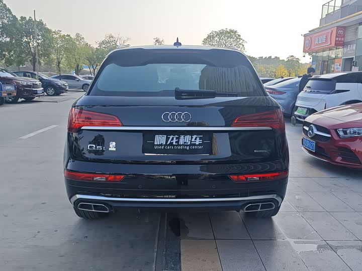 Фото 5 - Audi Q5L