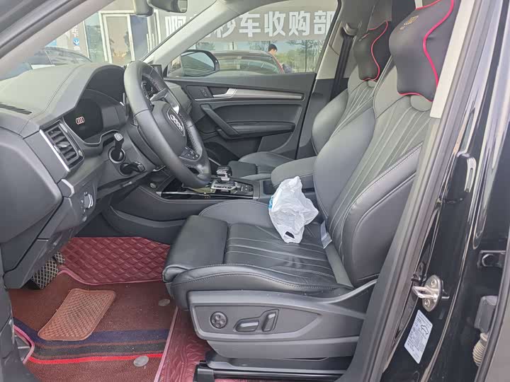 Фото 8 - Audi Q5L