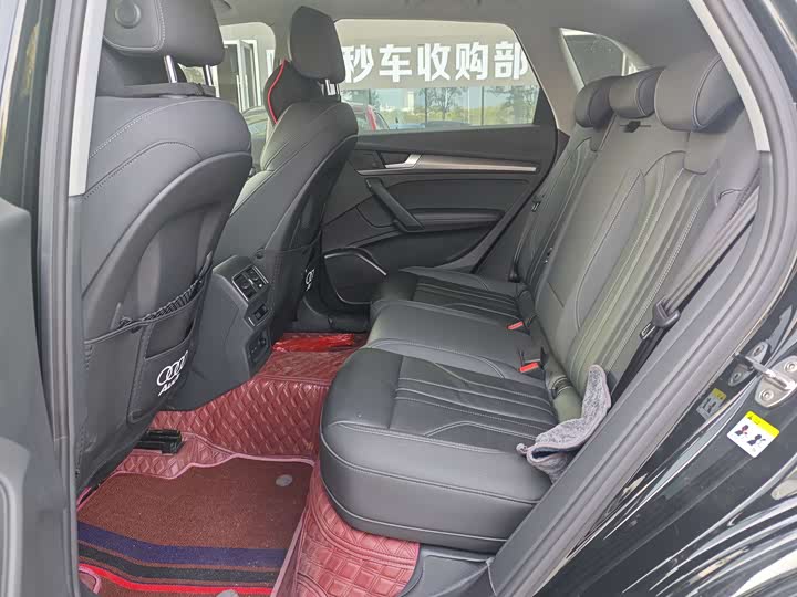 Фото 9 - Audi Q5L