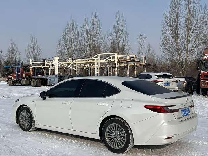 Фото 2 - Toyota Camry