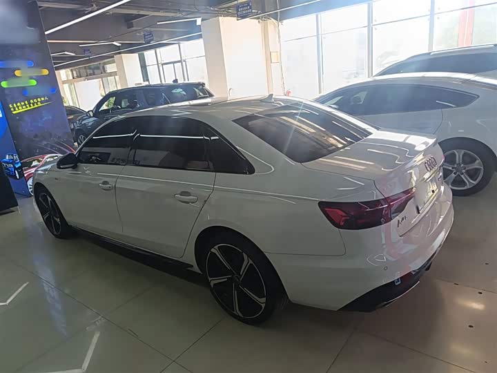 Фото 5 - Audi A4L