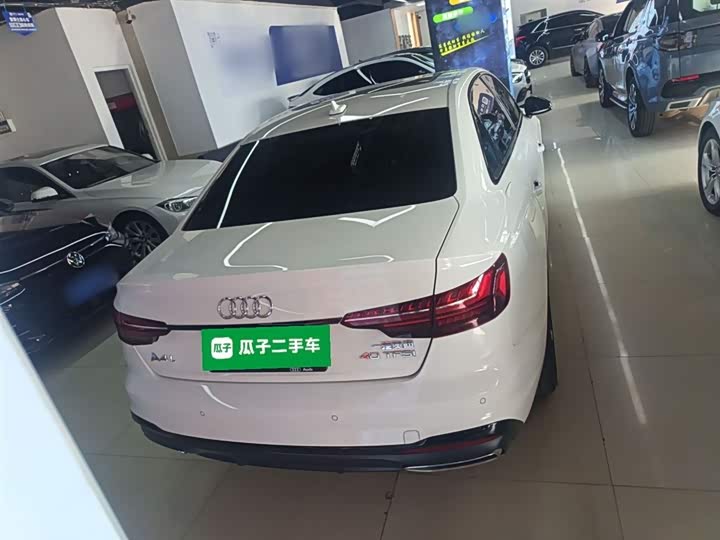 Фото 6 - Audi A4L