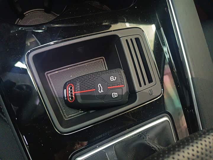 Фото 9 - Audi A4L