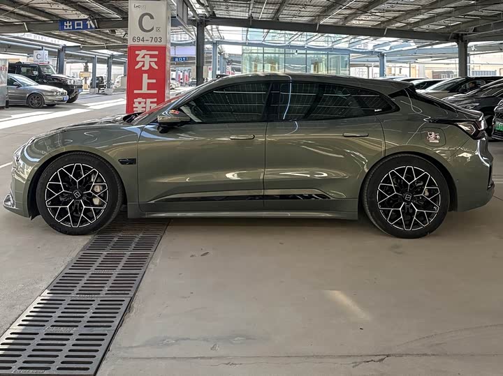 Фото 3 - Zeekr 001