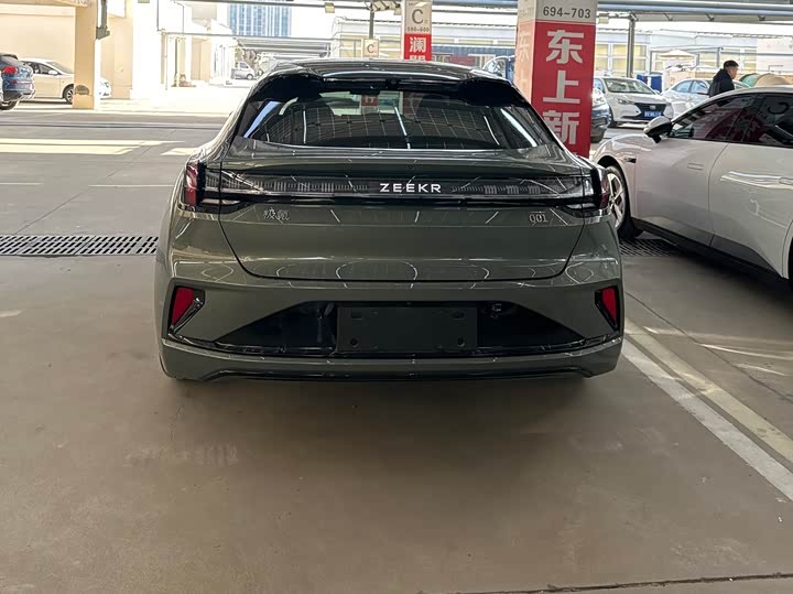 Фото 4 - Zeekr 001