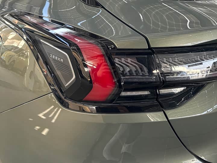 Фото 6 - Zeekr 001