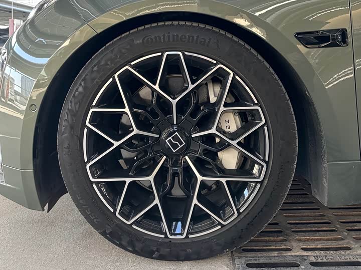 Фото 7 - Zeekr 001