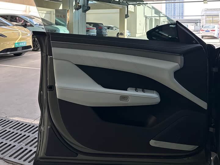 Фото 8 - Zeekr 001