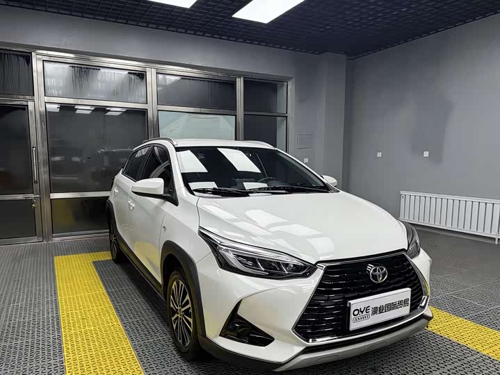 Фото 2 - Toyota Yaris L Hatchback