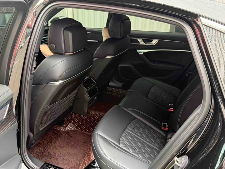 Фото 9 - Audi A6L