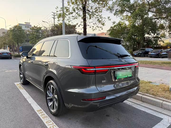 Фото 4 - LiXiang One