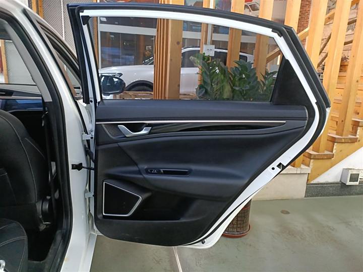 Фото 25 - Geely Emgrand GL