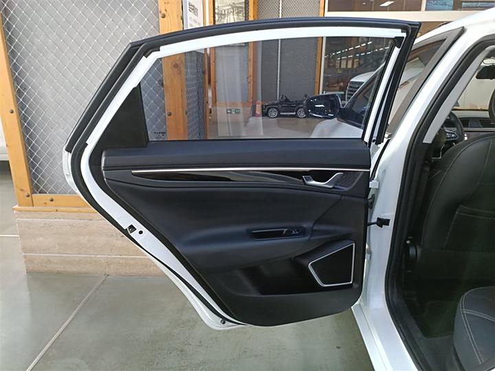 Фото 27 - Geely Emgrand GL