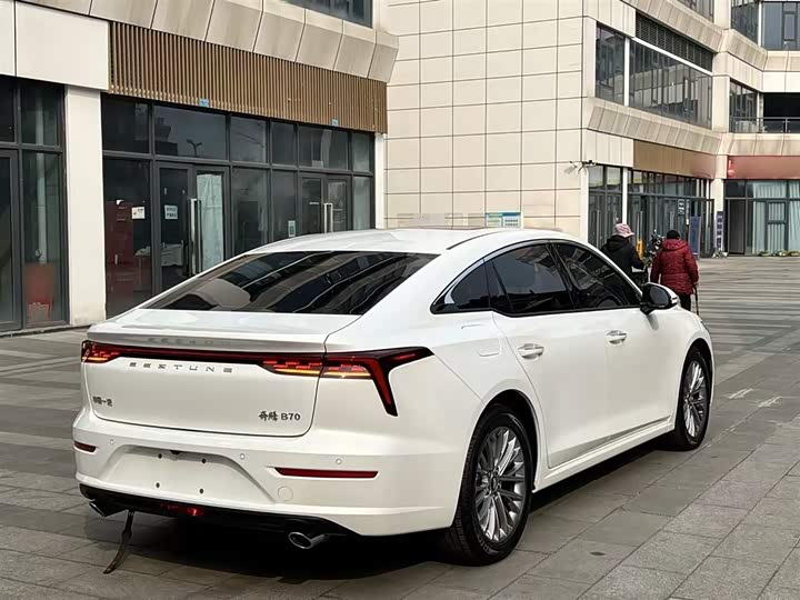 Фото 7 - Bestune B70