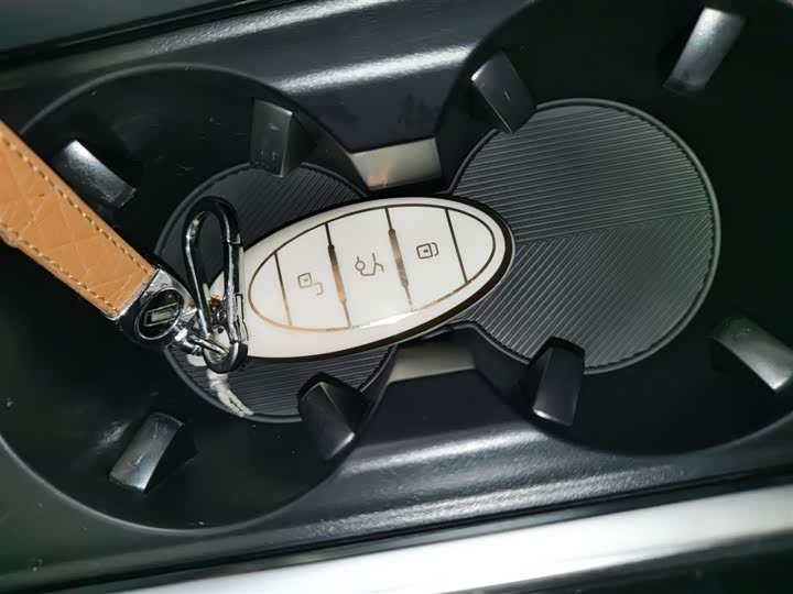 Фото 9 - Bestune B70