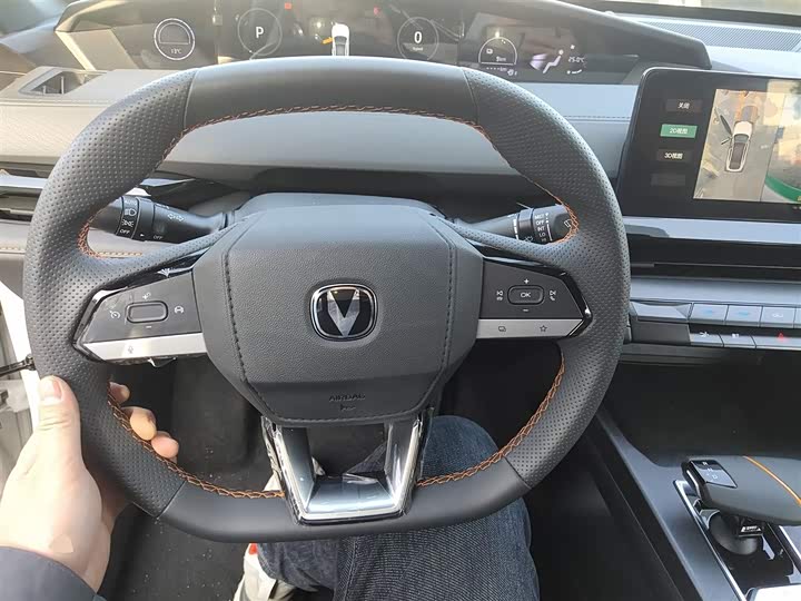 Фото 3 - Changan UNI-V Hybrid