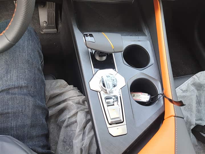 Фото 6 - Changan UNI-V Hybrid