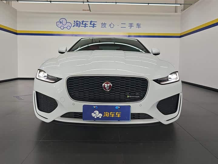 Фото 2 - Jaguar XE L